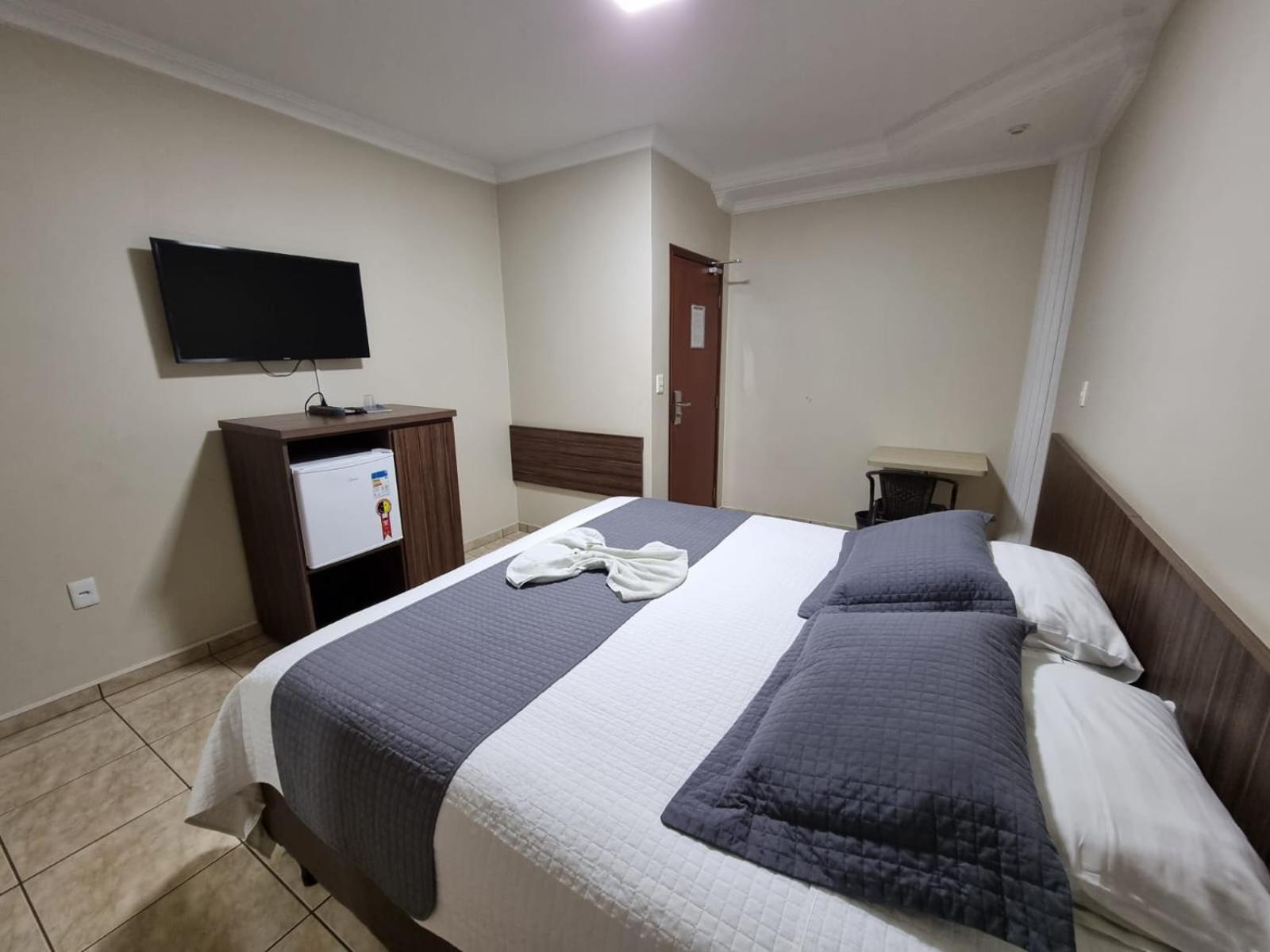 Hotel Itatiaia Tangará da Serra Buitenkant foto
