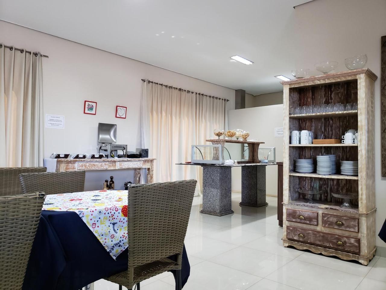 Hotel Itatiaia Tangará da Serra Buitenkant foto